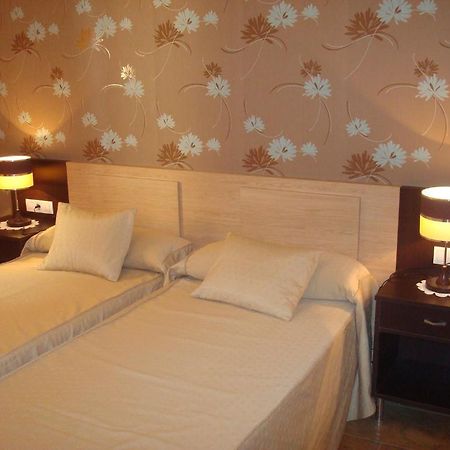 Hotel Los Chiles Villanueva del Arzobispo Szoba fotó