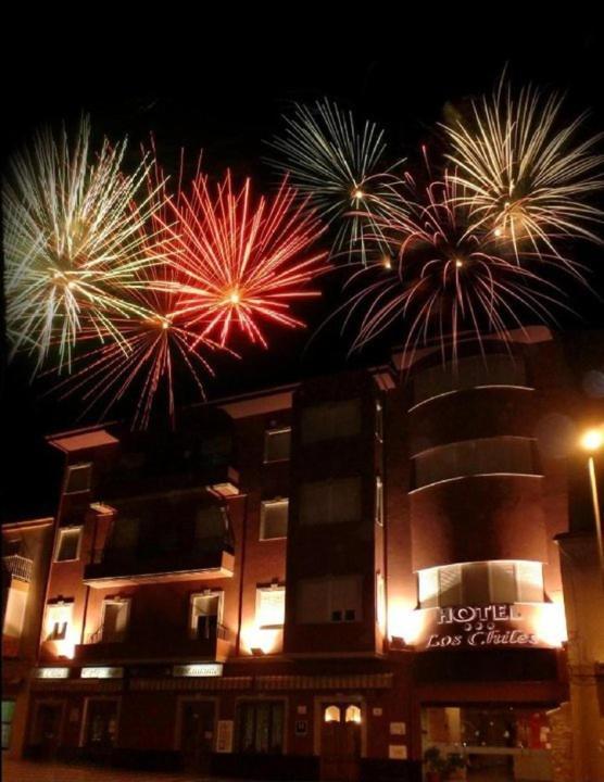 Hotel Los Chiles Villanueva del Arzobispo Kültér fotó