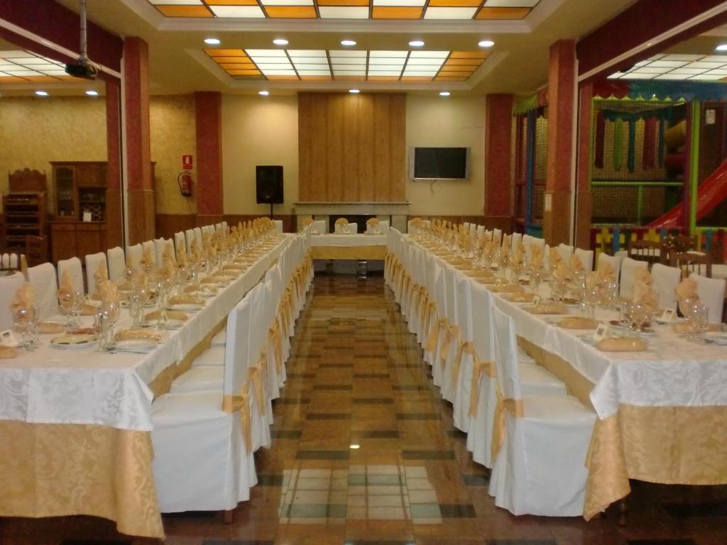 Hotel Los Chiles Villanueva del Arzobispo Étterem fotó