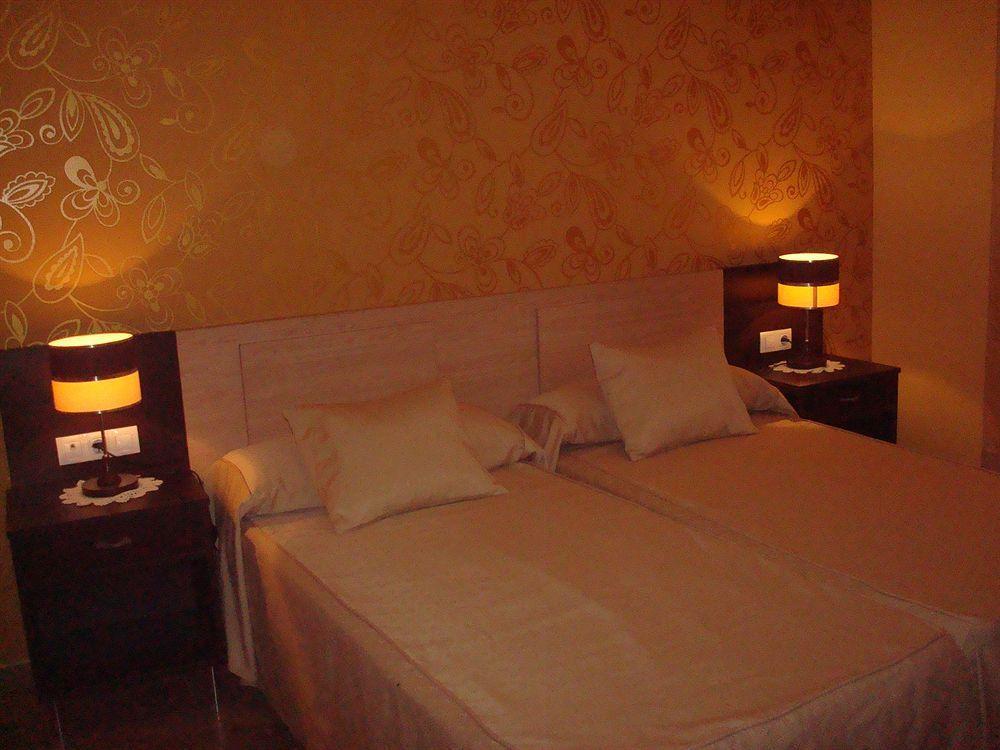 Hotel Los Chiles Villanueva del Arzobispo Kültér fotó