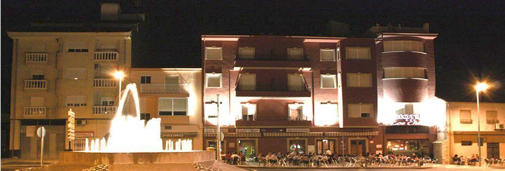 Hotel Los Chiles Villanueva del Arzobispo Kültér fotó