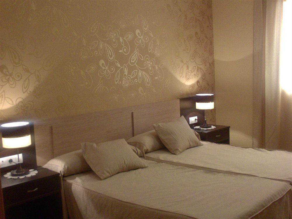 Hotel Los Chiles Villanueva del Arzobispo Szoba fotó